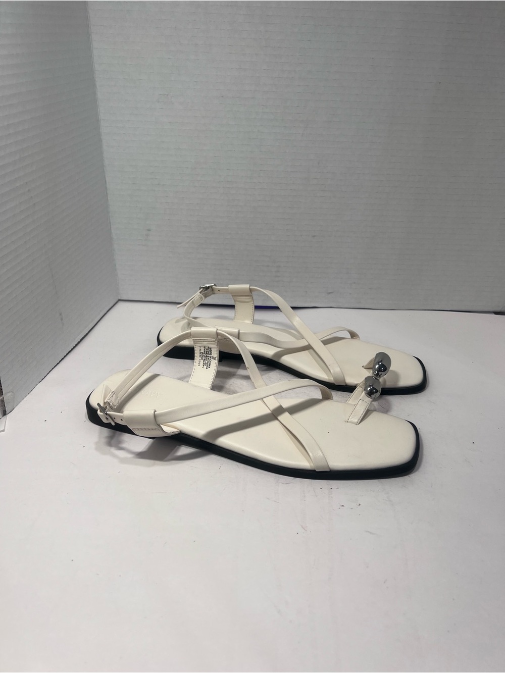 Old Navy White Strappy Toe-Ring Flat Sandals